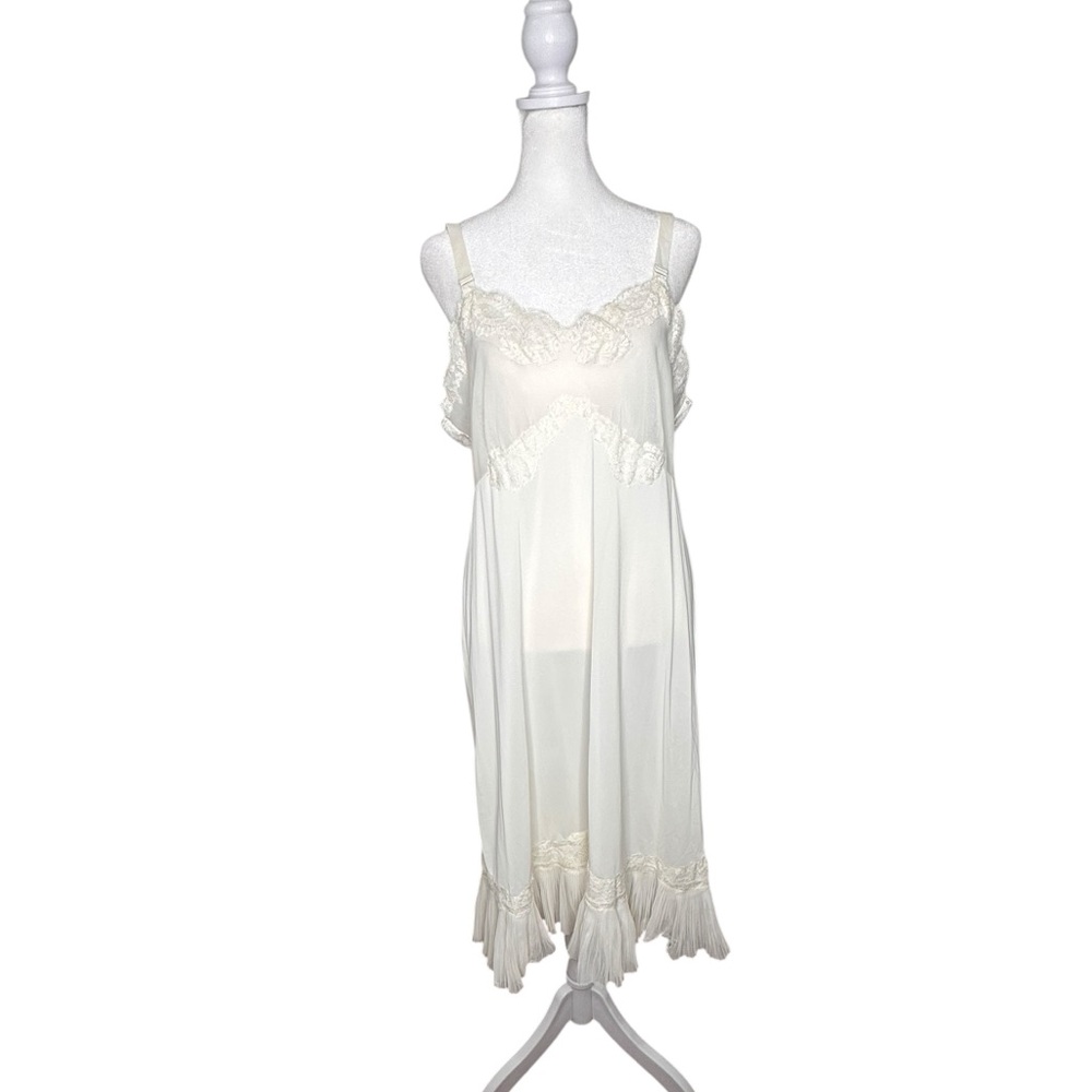 Vintage 50s Aristocrat Lace-Trim Cream Slip Chemise nightgown pleated ruffle